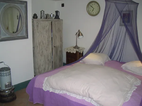 La Maison des Sources - Chambre "violette"  1 personne 79€ / 2 personnes 89€